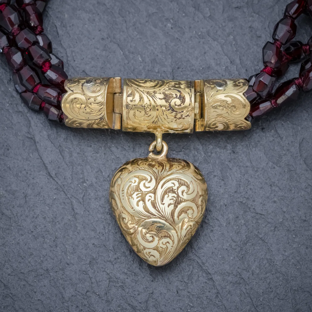 ANTIQUE GEORGIAN GARNET NECKLACE 18CT GOLD HEART LOCKET CIRCA 1800