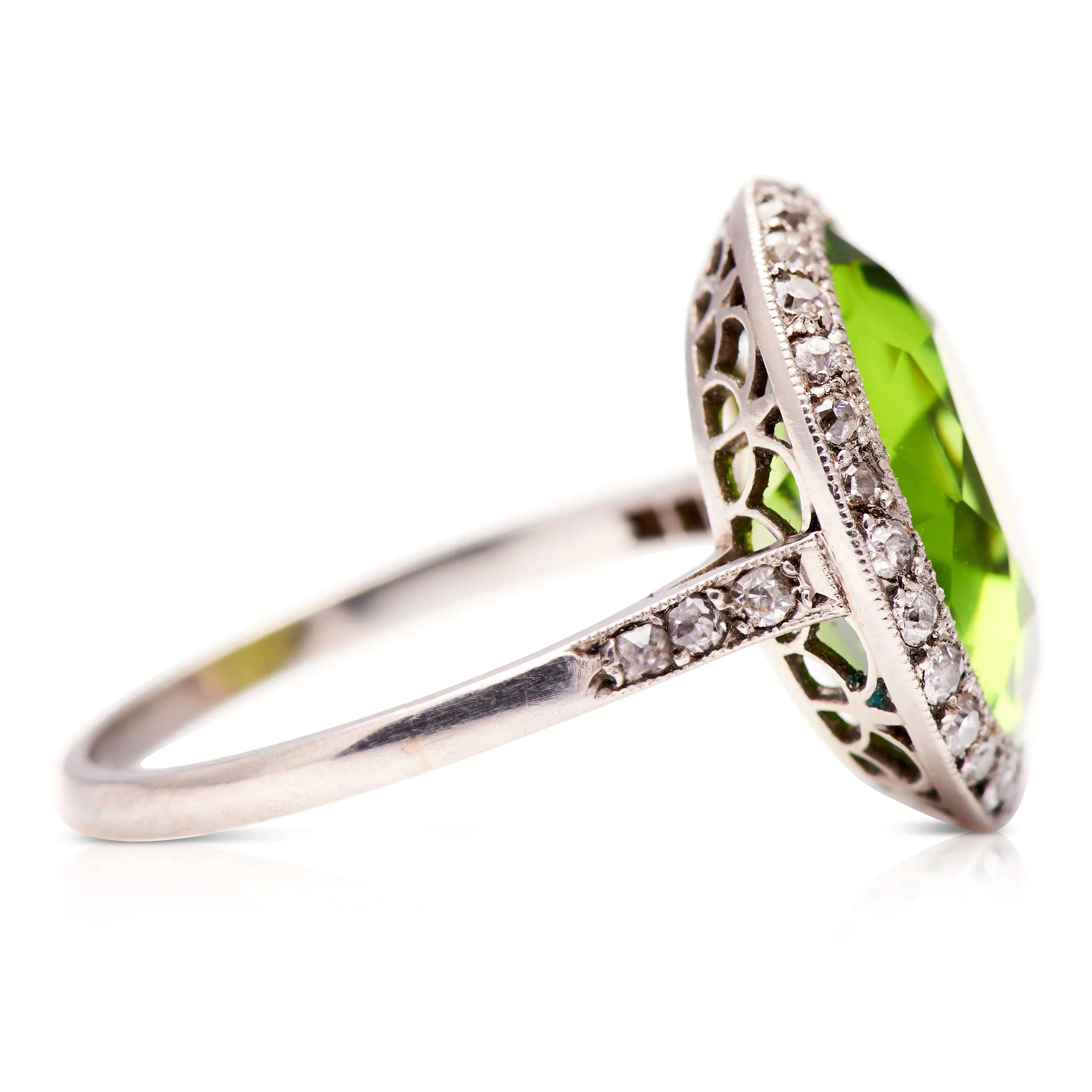 Belle Époque, peridot & diamond ring