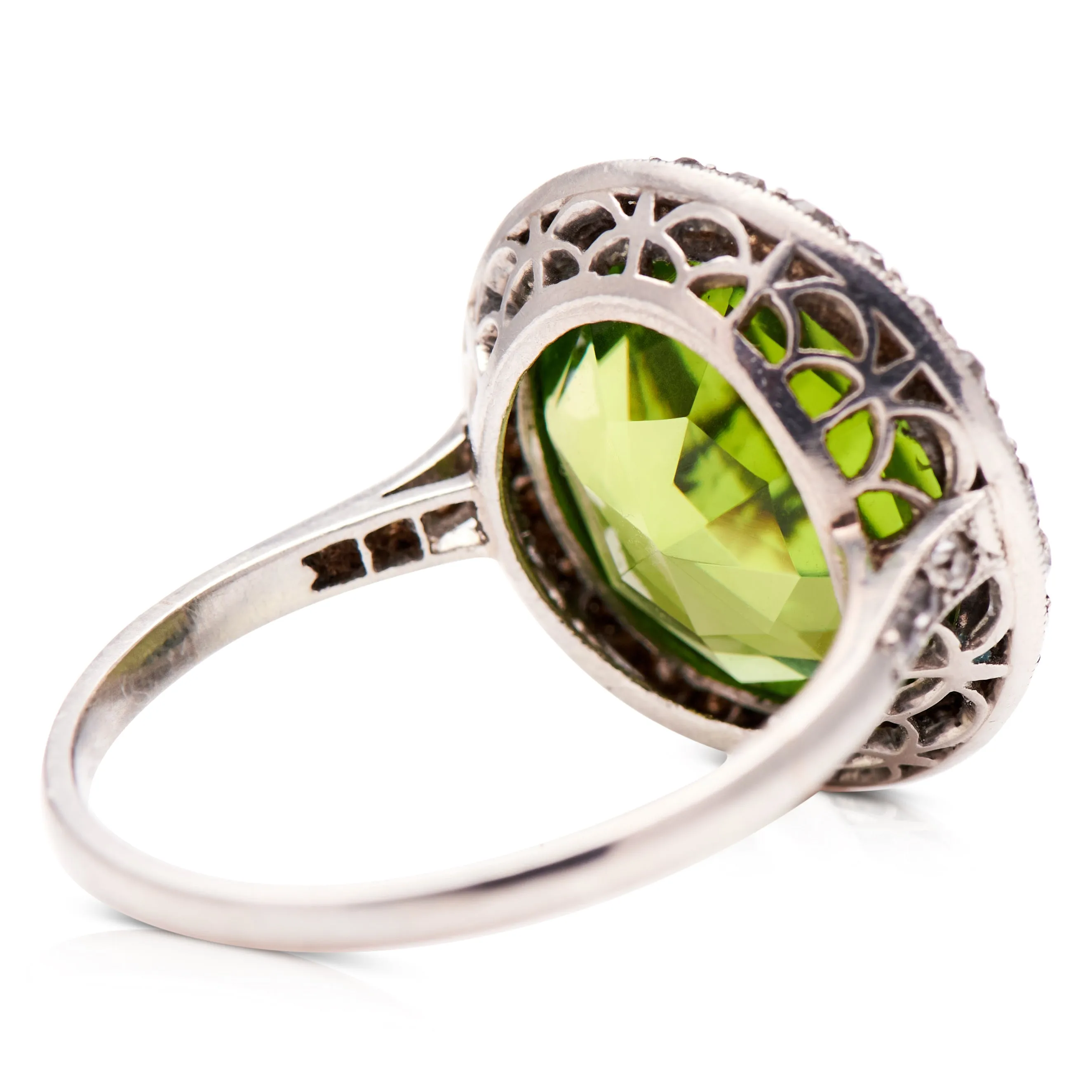 Belle Époque, peridot & diamond ring
