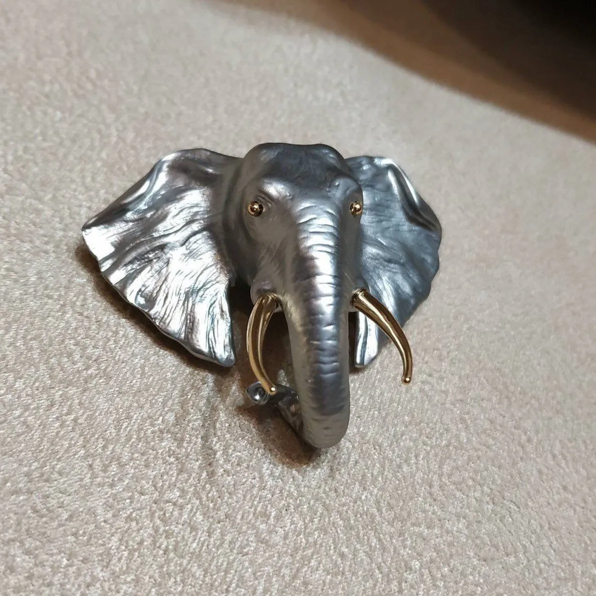 Elephant head brooch by Bill Skinner