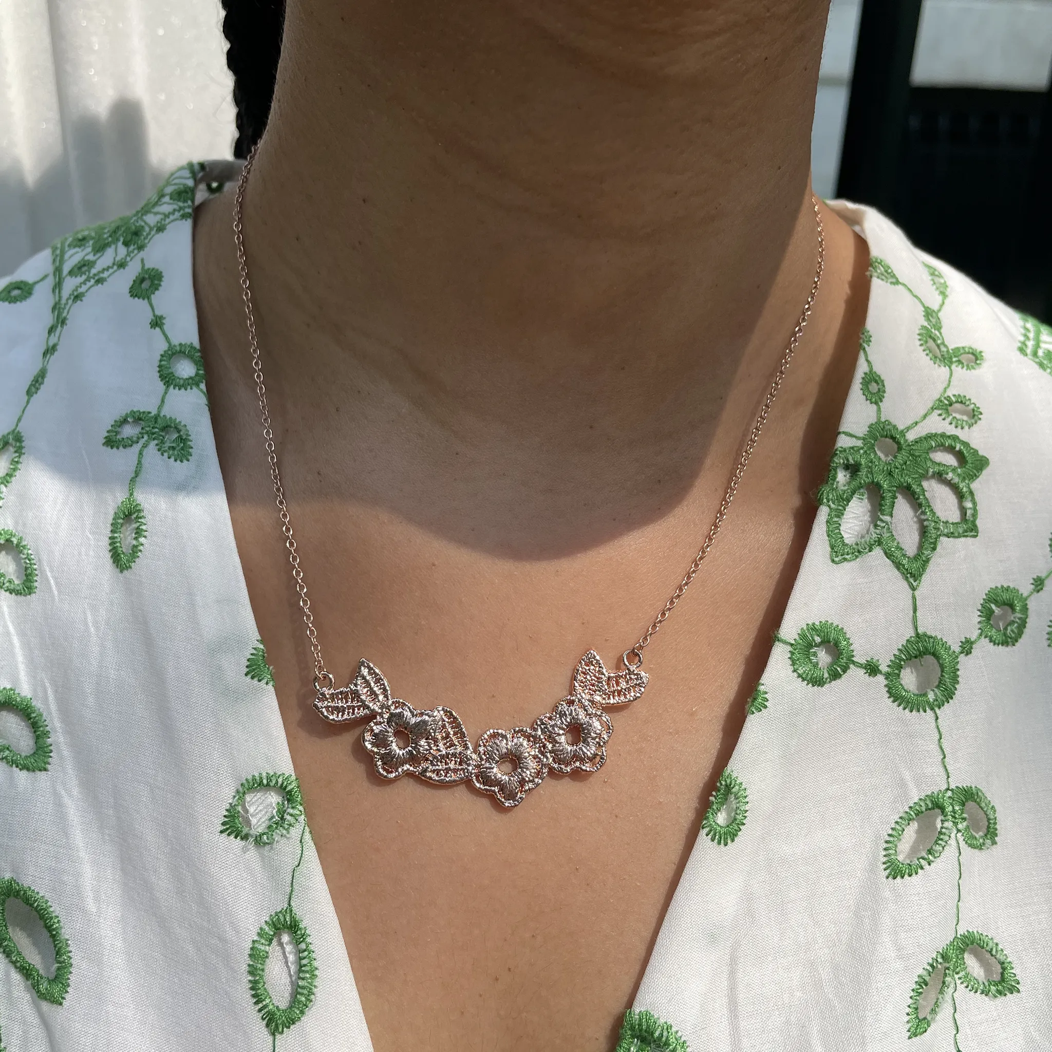 Ellinor - Lace Flower Garland Necklace
