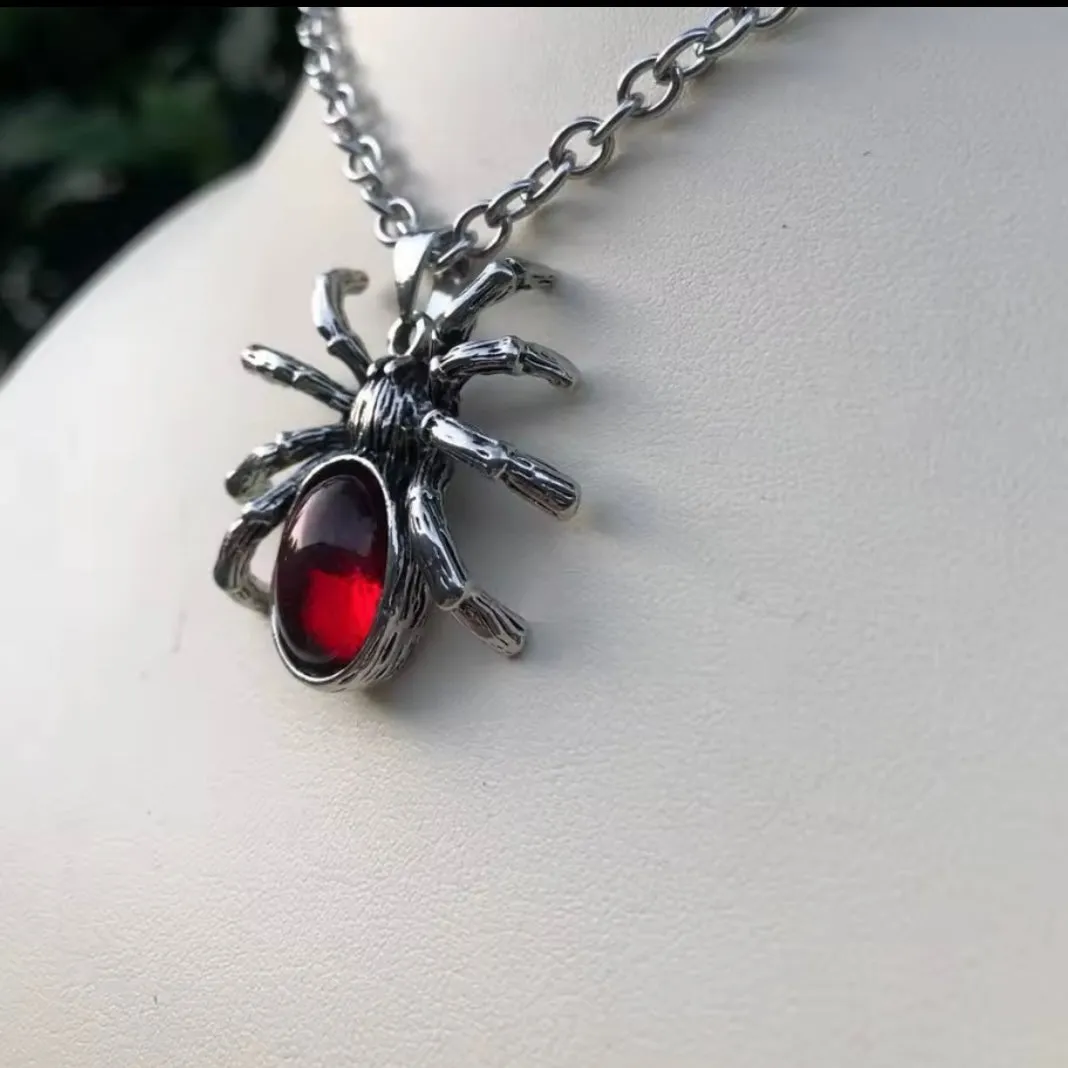 Garnet Spider CZ Silver Pendant Necklace Gothic Style Fashion Accessory New