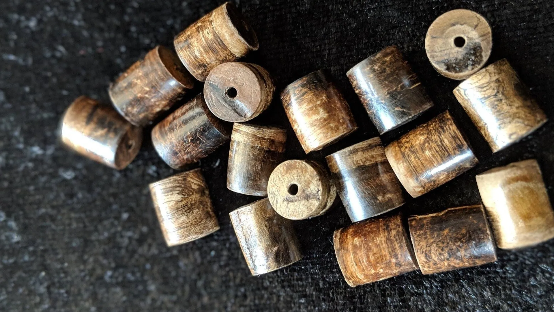 The Calm and Compose - Sinking Wild Agarwood Bracelet with Solid Baltic Amber