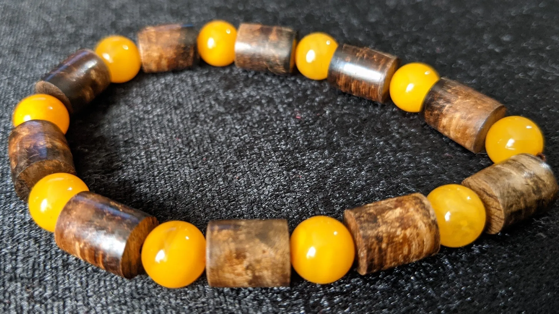The Calm and Compose - Sinking Wild Agarwood Bracelet with Solid Baltic Amber
