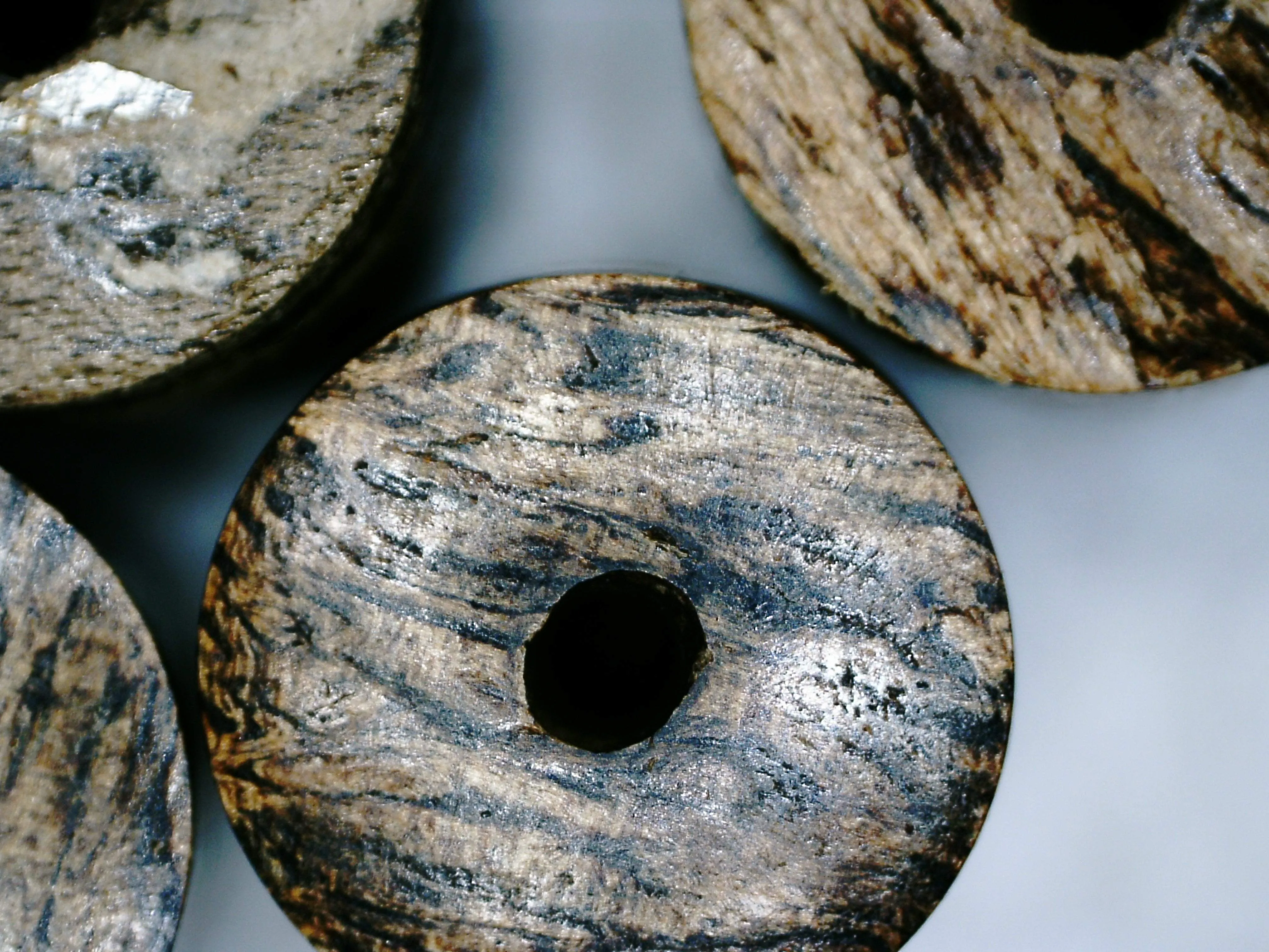 The Calm and Compose - Sinking Wild Agarwood Bracelet with Solid Baltic Amber