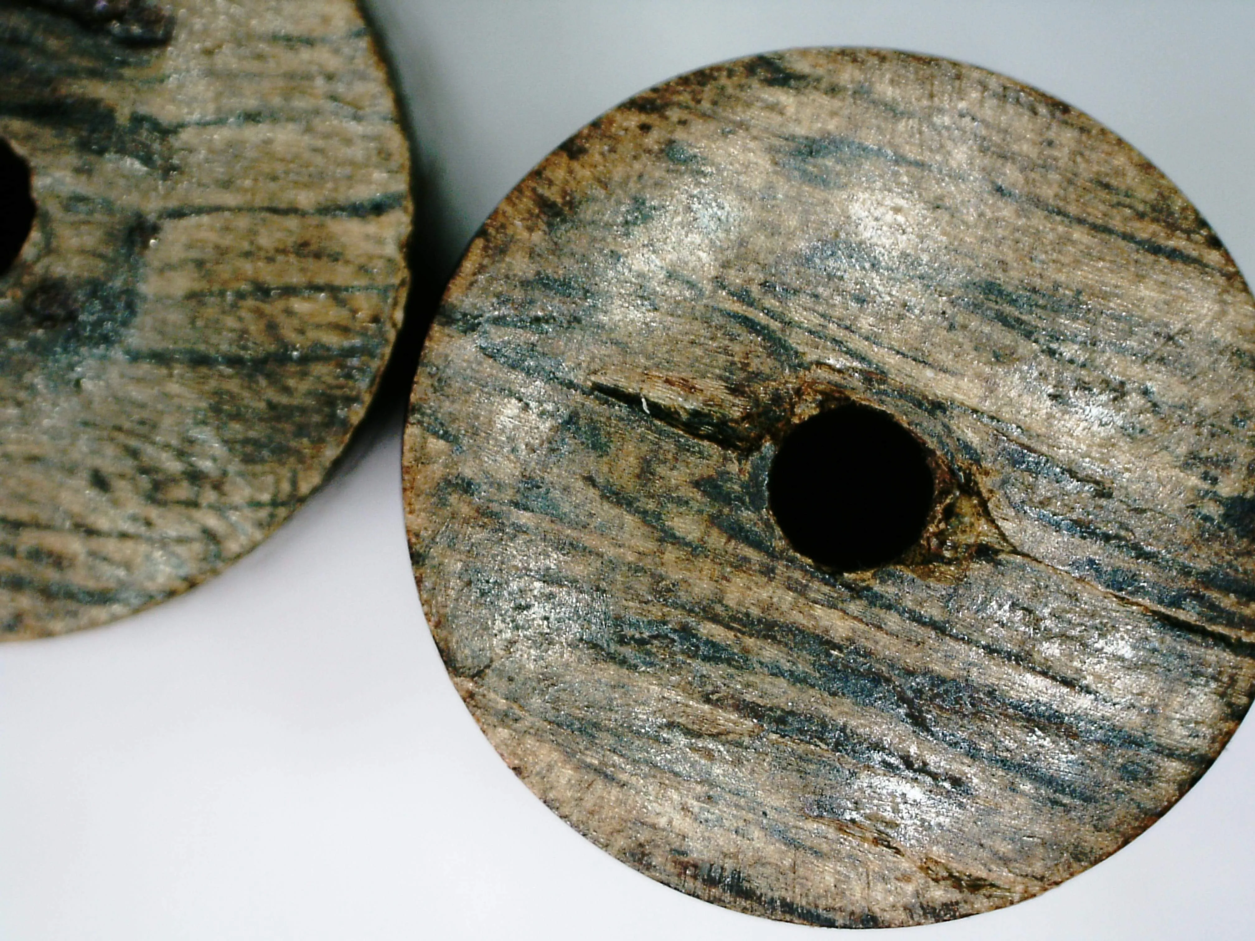 The Calm and Compose - Sinking Wild Agarwood Bracelet with Solid Baltic Amber