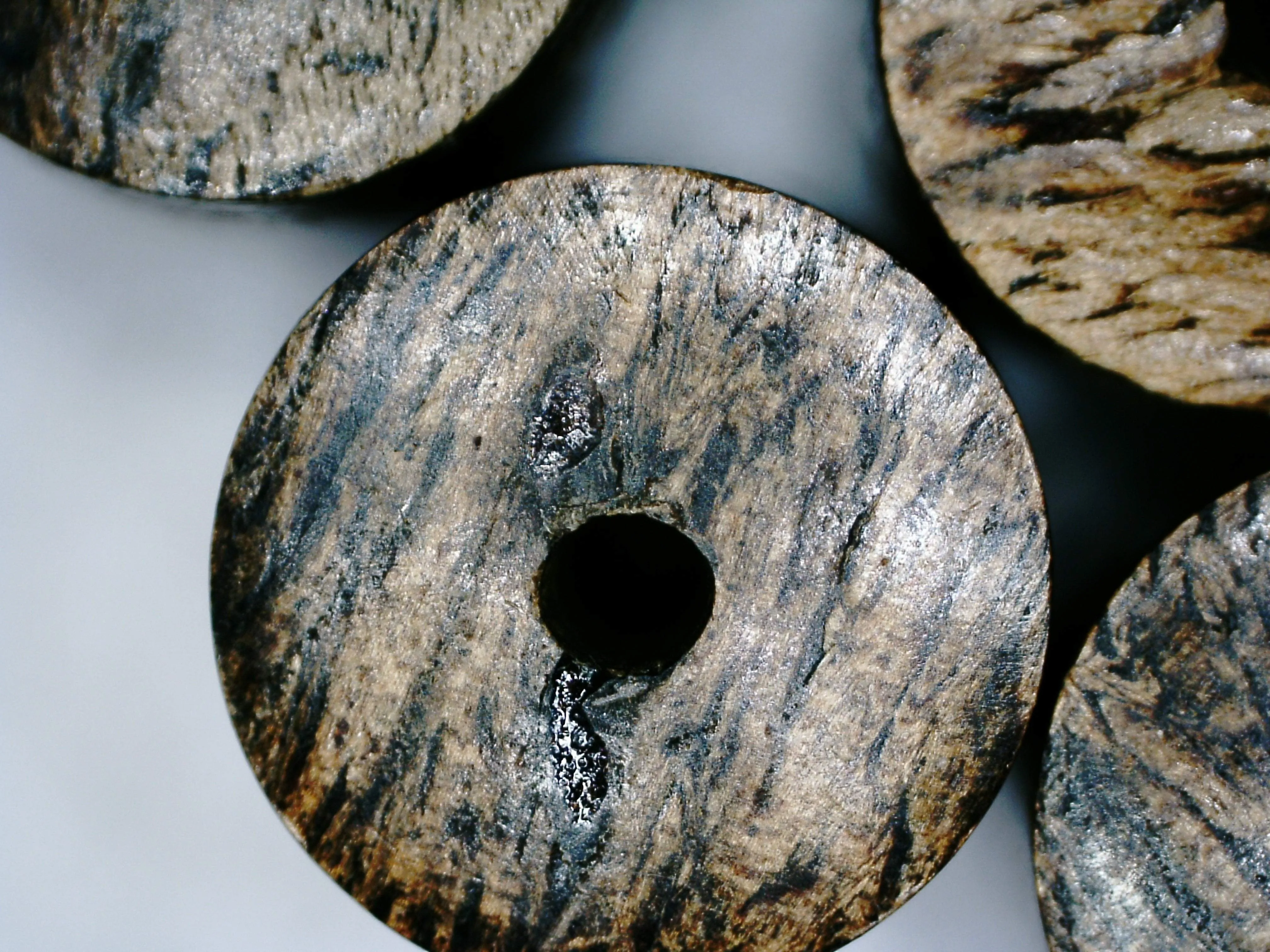 The Calm and Compose - Sinking Wild Agarwood Bracelet with Solid Baltic Amber