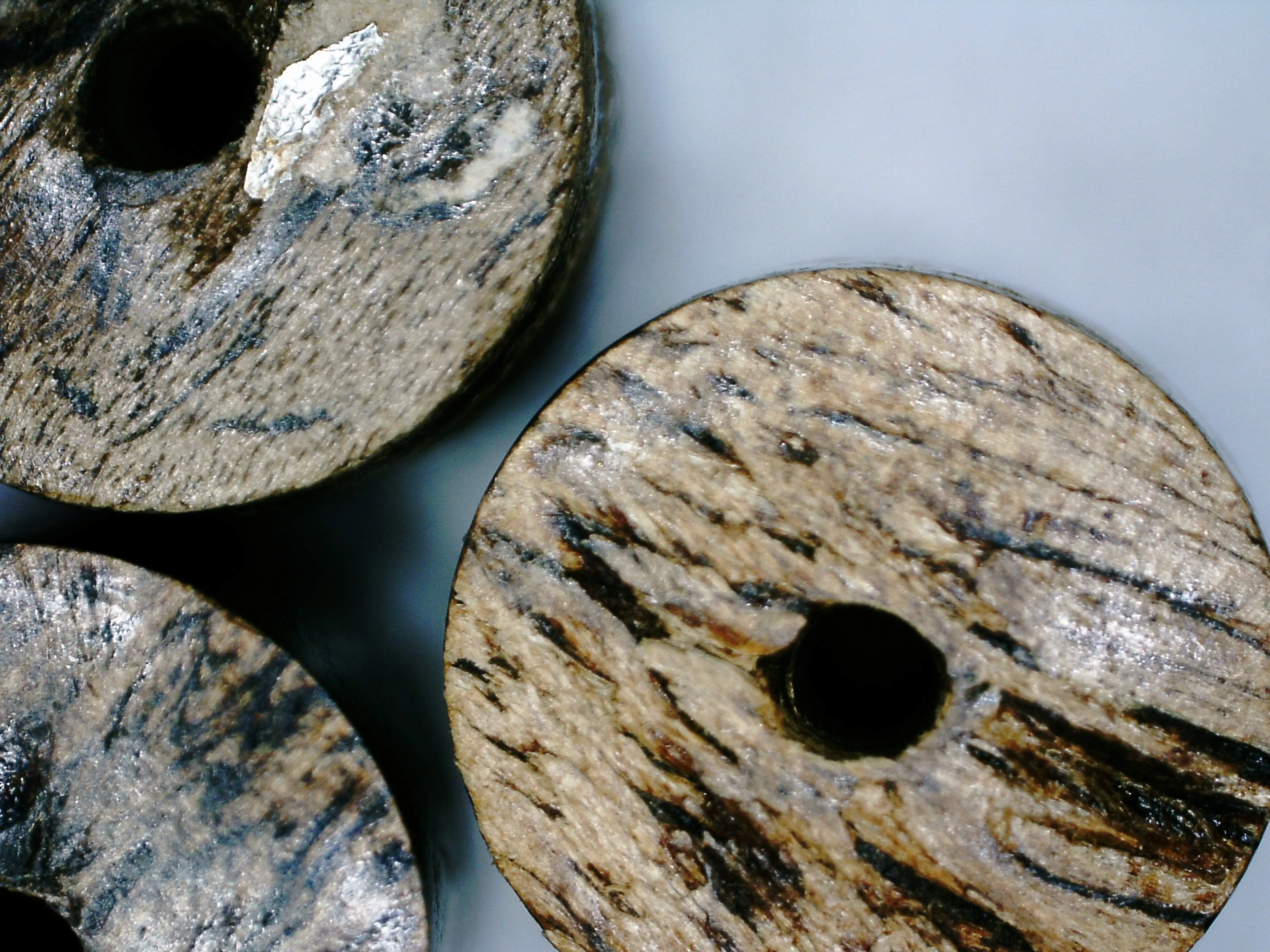 The Calm and Compose - Sinking Wild Agarwood Bracelet with Solid Baltic Amber